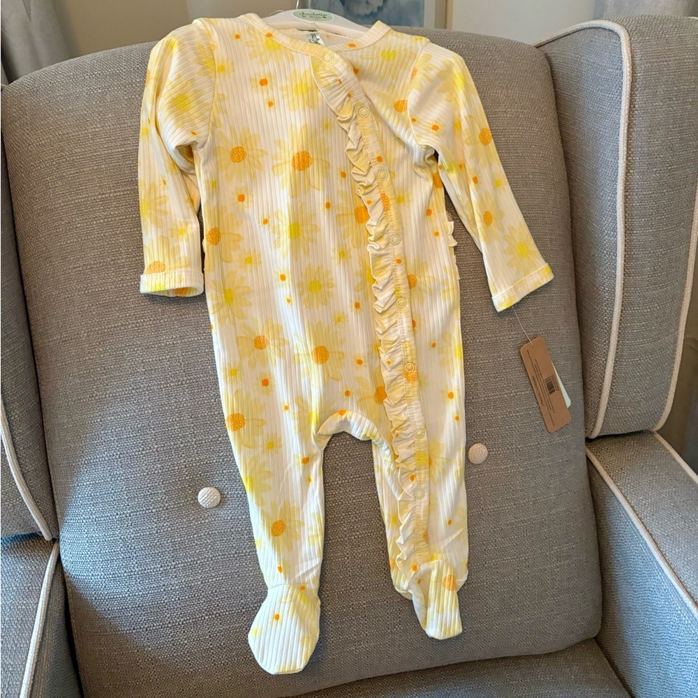 NWT Baby girl pajama set with matching bow 6-9 months